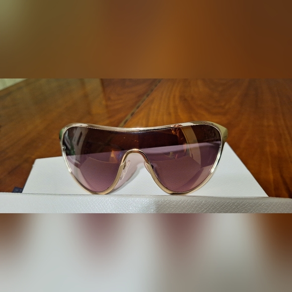 Prada Woman Sunglasses Spr 72v Gold Frame pink Lenses - Picture 1 of 8
